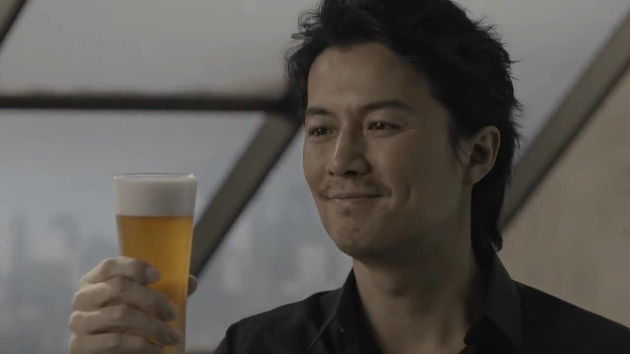 日本CM】福山雅治新啤酒廣告留鬍子似碧咸結婚後改形象？ - YouTube