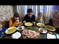 мукбанг любимый борщ с копчёным салом