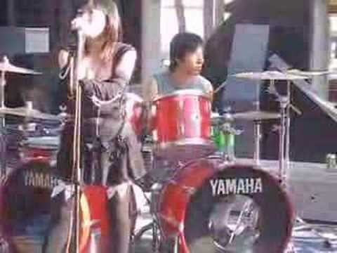 Japanese girl singing Sukiyaki at Little Tokyo - YouTube