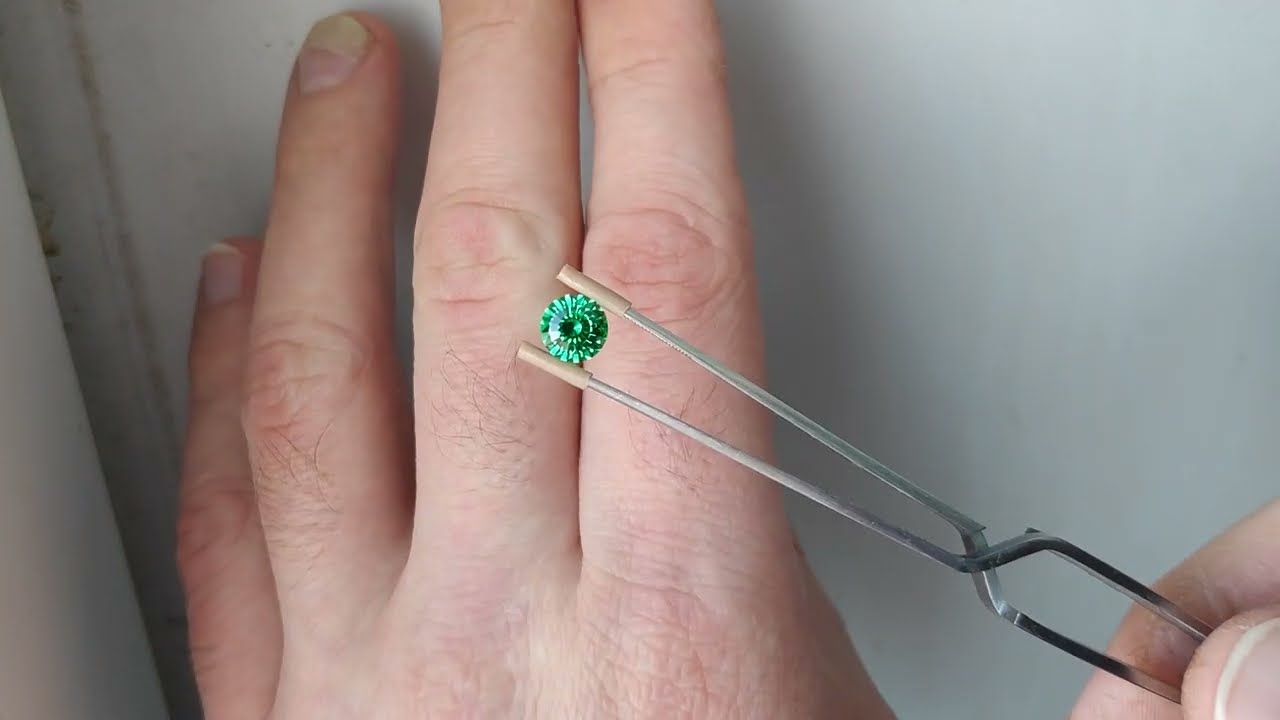 Иттрий-алюминиевый гранат 2,08 карат