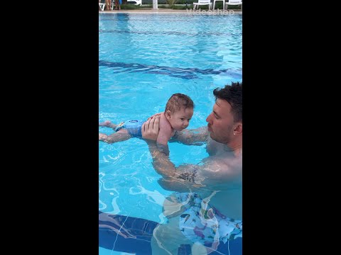 Yüzme dersleri - 70 günlük bir bebek suya nasıl alıştırılır - ABG- BG -