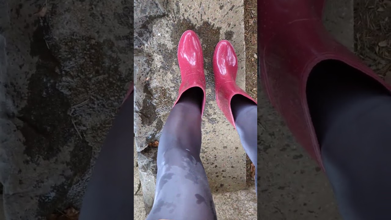 Red wellies wet in water26030201