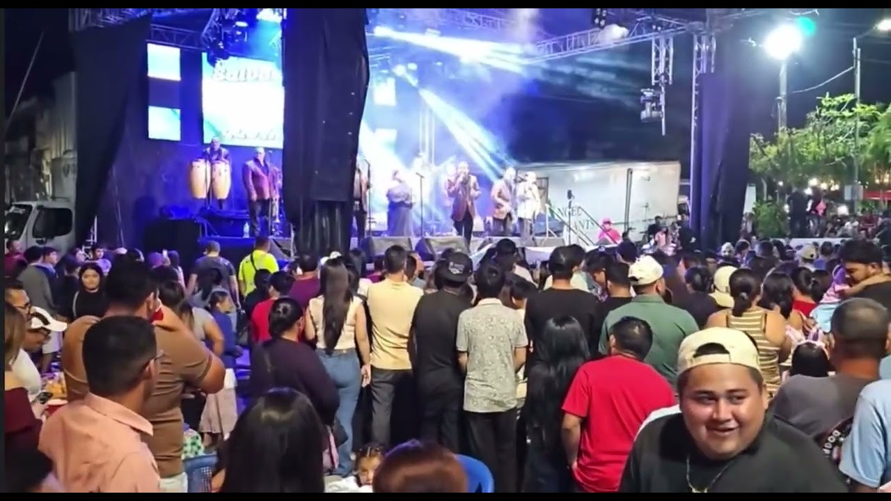 Los hermanos Flores en el Carnaval de la alcaldía del distrito de San FraGotera. 2025