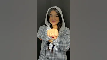 انا فى حاجه هتجننى ليه بضحك وانا بقرأ كلامنا ولو انا وانتى بنتخاصم ضحكتك بتنسى زعلنا 