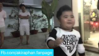 Bé Tin Tin bị Akira Phan dụ cho quậy tung nóc khách sạn Phú Quốc ban đêm