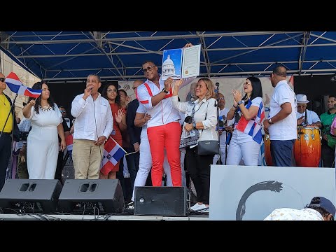 Rep. Espaillat entrega proclama a Jandy Ventura y “El Legado” en Festival del Boulevard