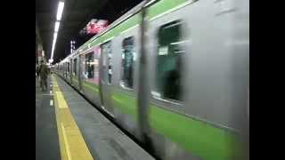 山手線E231系500番台トウ551編成 発車シーン
