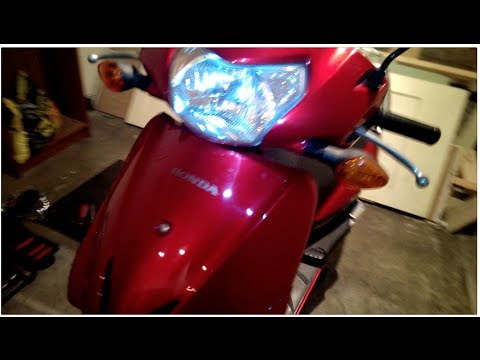 Honda Elite 2010 NHX110 Battery Removal Voltage Testing Recharge and  Installation - YouTube