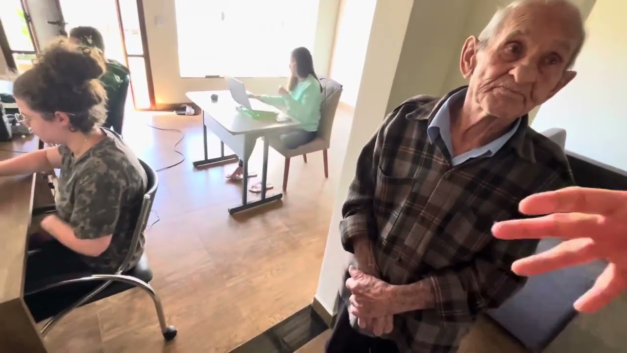 ele se ASSUSTOU 😂😂😂