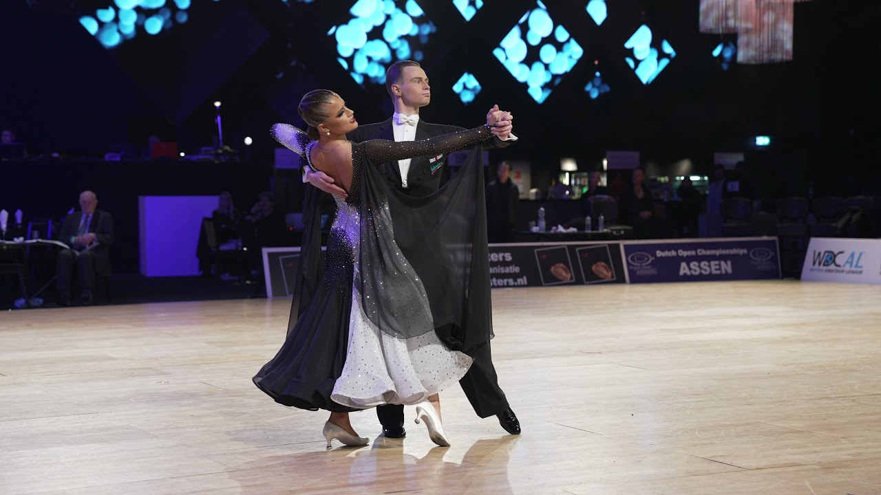Tango. Adult standard