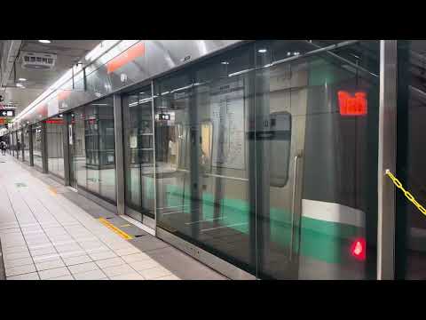 高雄捷運橘線列車往西子灣進入O12鳳山站
