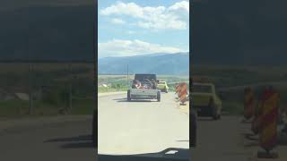 VIDEO: Copii transportați într-o remorcă pe Calea Cisnădiei - Șoferul e căutat de poliție 2 video