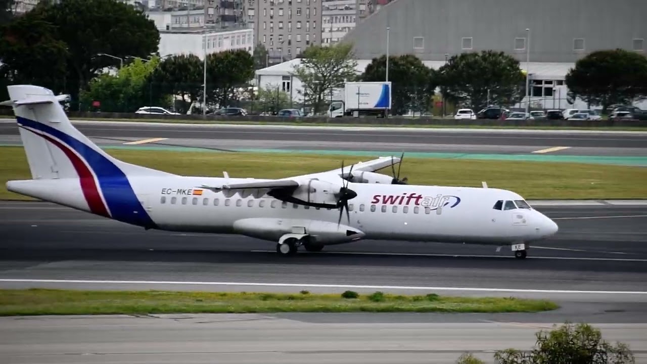 ATR 72-500, Swiftair (EC-MKE), landing in Lisbon 