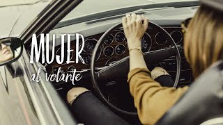 Mujer al volante..