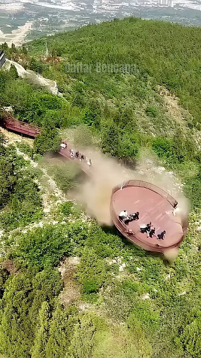 Ngeri! Tempat Wisata Ini Tiba-Tiba Runtuh Saat Ramai Orang! #viralvideo #shorts #shortsviral
