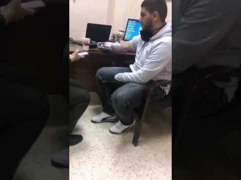 لاول مرة فتى الزرقاء يستخدم ايدي صناعية