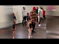 Dads dance with daughters in ballet class の動画、YouTube動画。