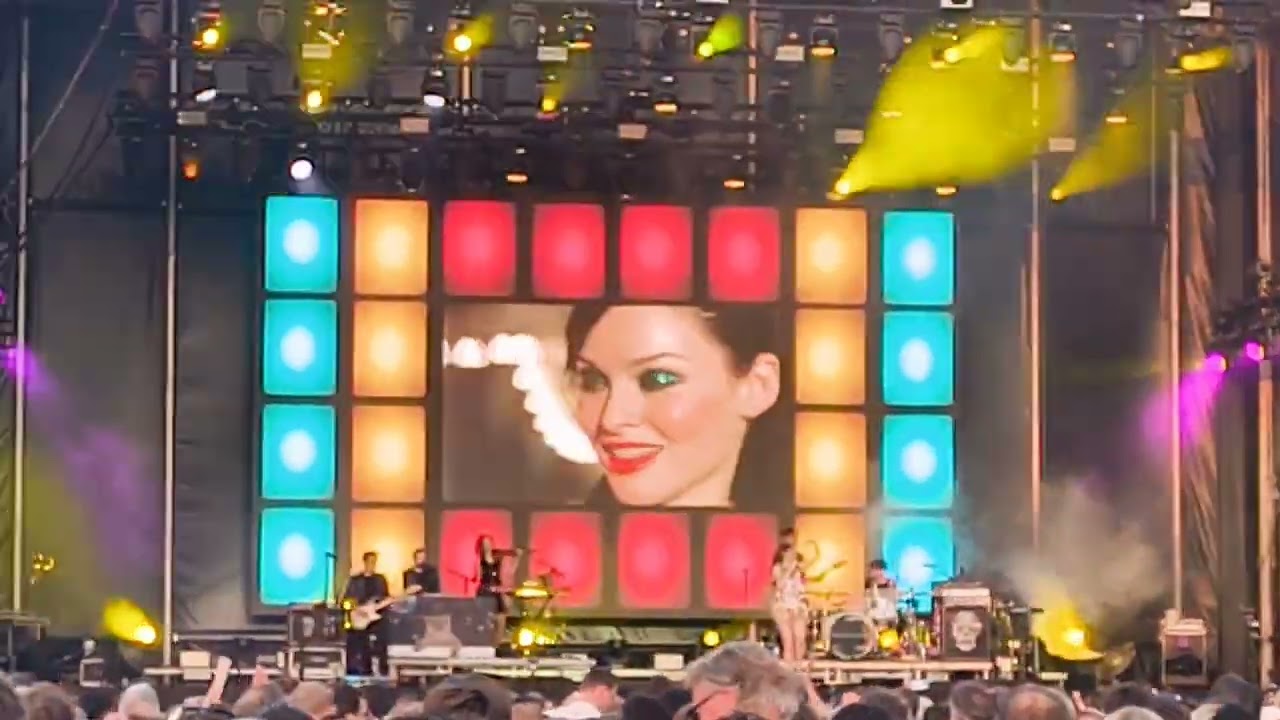 Murder on the dancefloor - Sophie Ellis Bextor @Spoorpark live Tilburg