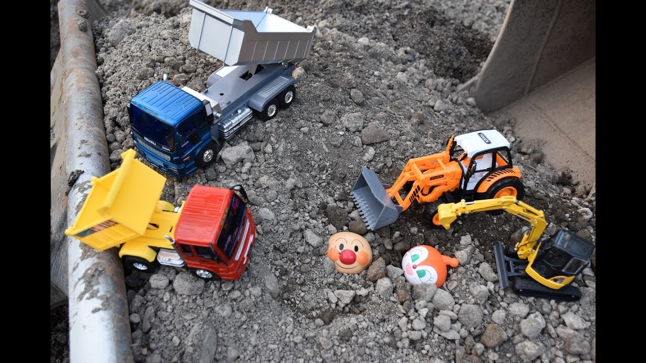 アンパンマンが大変 ショベルカー ユンボ パワーショベル はたらくくるまが助けるよ 救急車 幼稚園バス ダンプカー 重機 のりもの自動車 おもちゃ アニメ 幼児 子供向け動画 Tomica Youtube