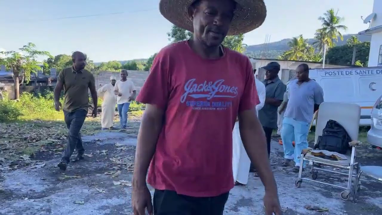 POSE DE LA 1ÈRE PIERRE DE LA PÉDIATRIE DU CENTRE DE SANTÉ DE TSIDJE PAR LES WAFOMANAMDJI DE TSIDJE