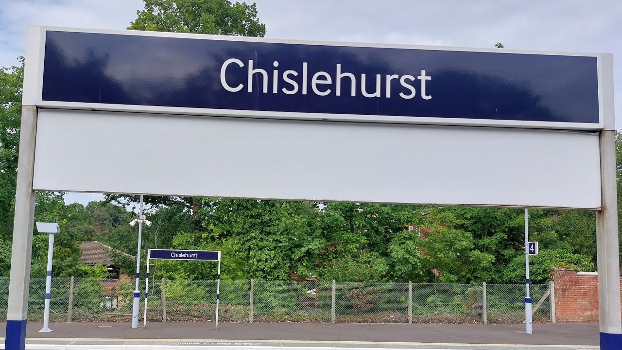Trains at Chislehurst