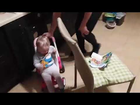 Коляска Smoby Baby Nurse для прогулянок з поворотними колесами (251223)