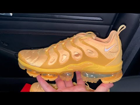 vapormax plus yolk yellow