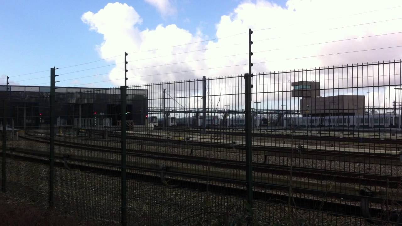 RET Metro remise Waalhaven op 21 februari 2014 (met onder andere een type S)