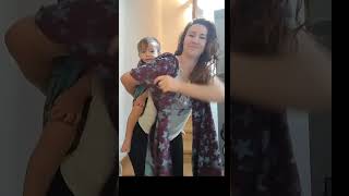 cómo pasar un bebé a la espalda fácil con fular, nudo canguro, fancy finish y Bajar al bebé