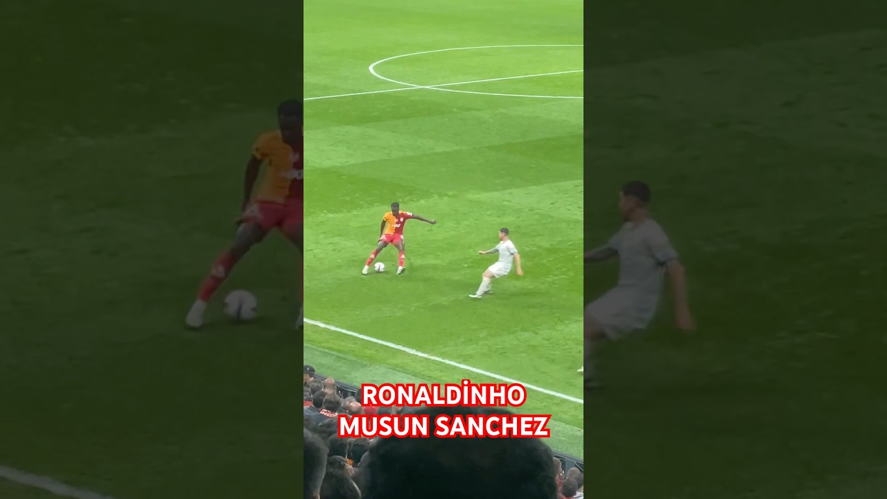 Davinson Sanchez sahada Ronaldinho gibi takılıyor.