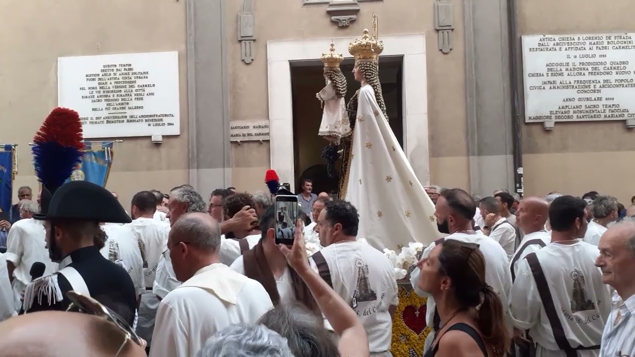 Uscita della processione di Maria SS. del Carmine Salerno 2023 16/07/2023