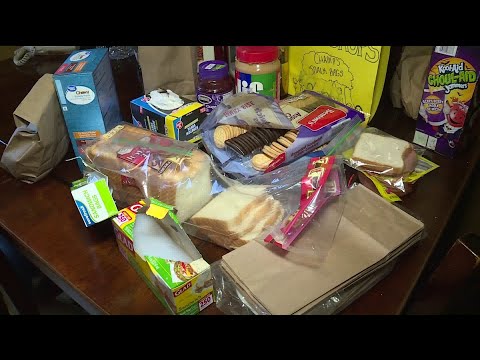St. Louis Mother of Six Hands Out 100 Lunches Daily to Hungry Children
