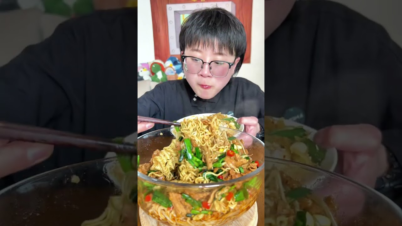 Title: Chinese Instant Noodles Delight: Spicy & Meaty feast