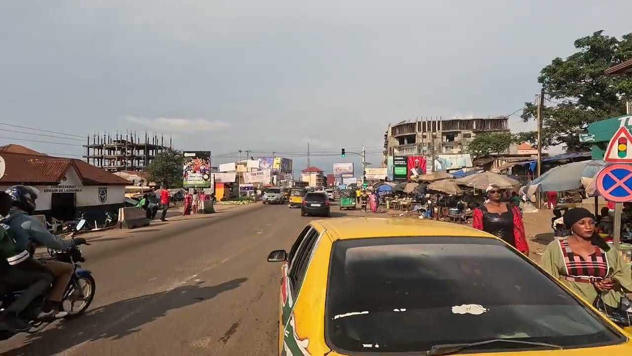 Touring Conakry 🇬🇳  on bike 🚲