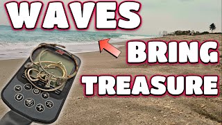 High Surf Throwing Targets On The Beach | Beach Metal Detecting