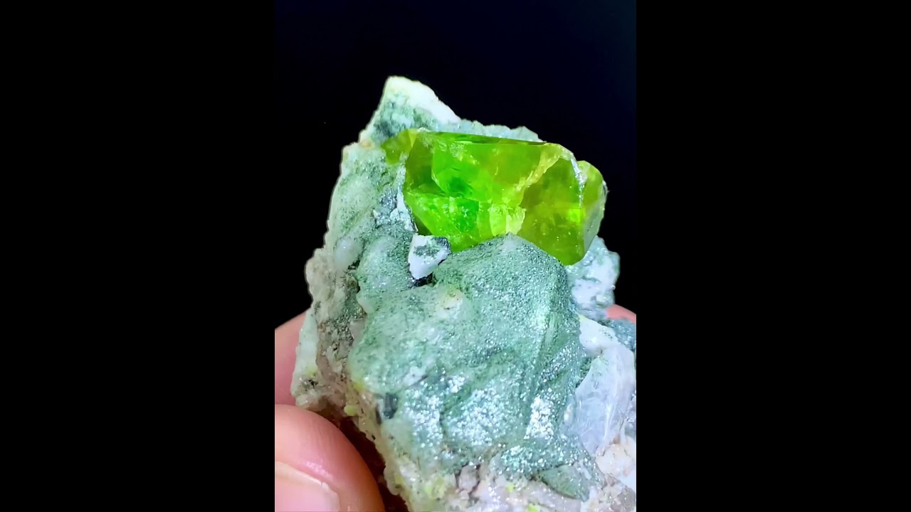 Sphene var Titanite Specimen