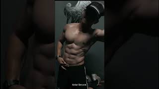 Koko Ganteng Pamer Sixpack & V Line