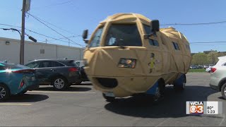 'Shelloooo!' Planters Nutmobile makes its mark in Champaign