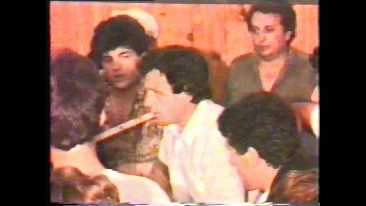 Guarda Rifat & Mehdi Berisha. Isufi, Enveri, Agimi, Qifteline ne dor e mora. 22 06 1990 su YouTube Guarda Rifat & Mehdi Berisha. Isufi, Enveri, Agimi, Qifteline ne dor e mora. 22 06 1990 su YouTube