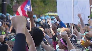 Protesters Kneel, Lay Roses At Feet Of Chicago Police In Peaceful Protest