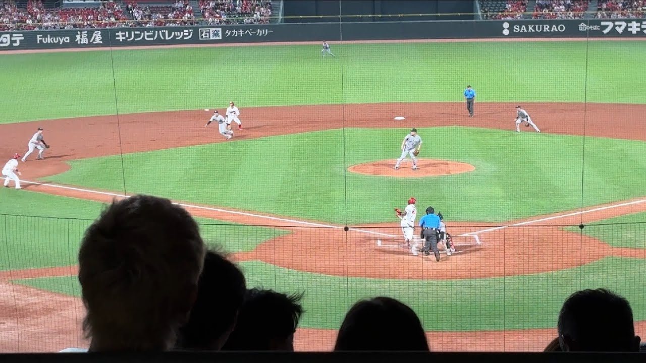 2025/08/28 マツダスタジアム (広島－巨人) 2回裏の様子 (カープ逆転(再先制)シーン)