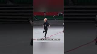 felix doing skipping 😆😅 #kpop #shorts #straykids #felix #skz #dorama dora