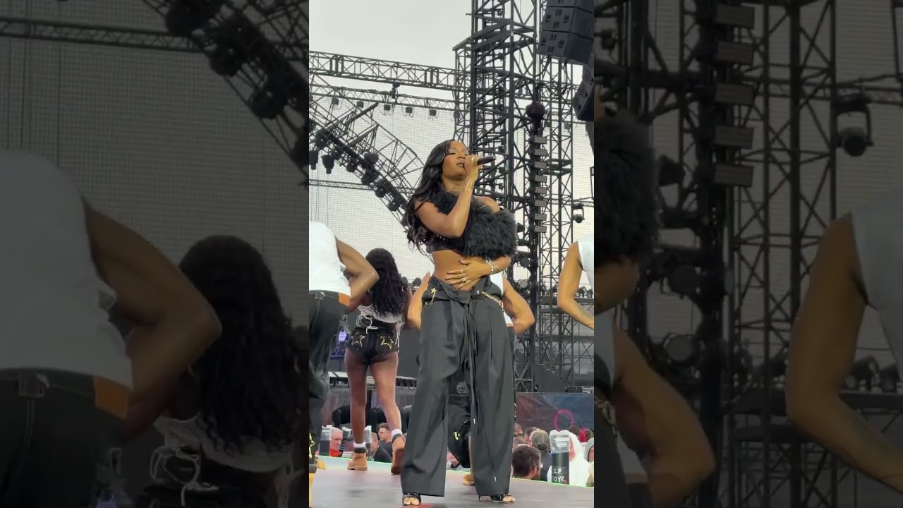 Ayra Starr performing “Gimme Dat” at Coldplays Concert in Uk 