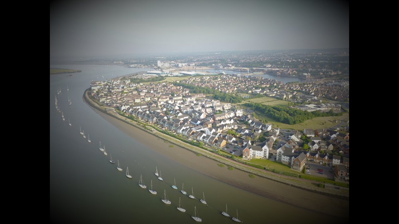 england traduccion Drone Exploration Trailer