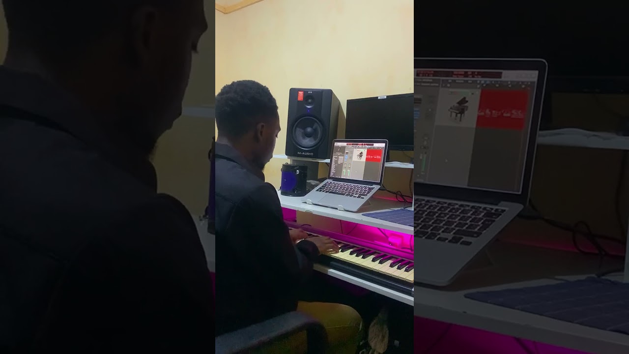 🙏🎹 you reign forever your name is ever great piano cover.