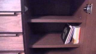 ウォールナット天然木を使用した上質な質感のサイドボード