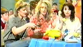 Bananarama - Michael Row the Boat Ashore (live vocal performance on Superstore) chords