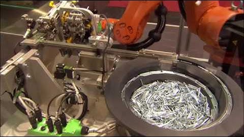 Six axis robotic system for more flexible injection moulding