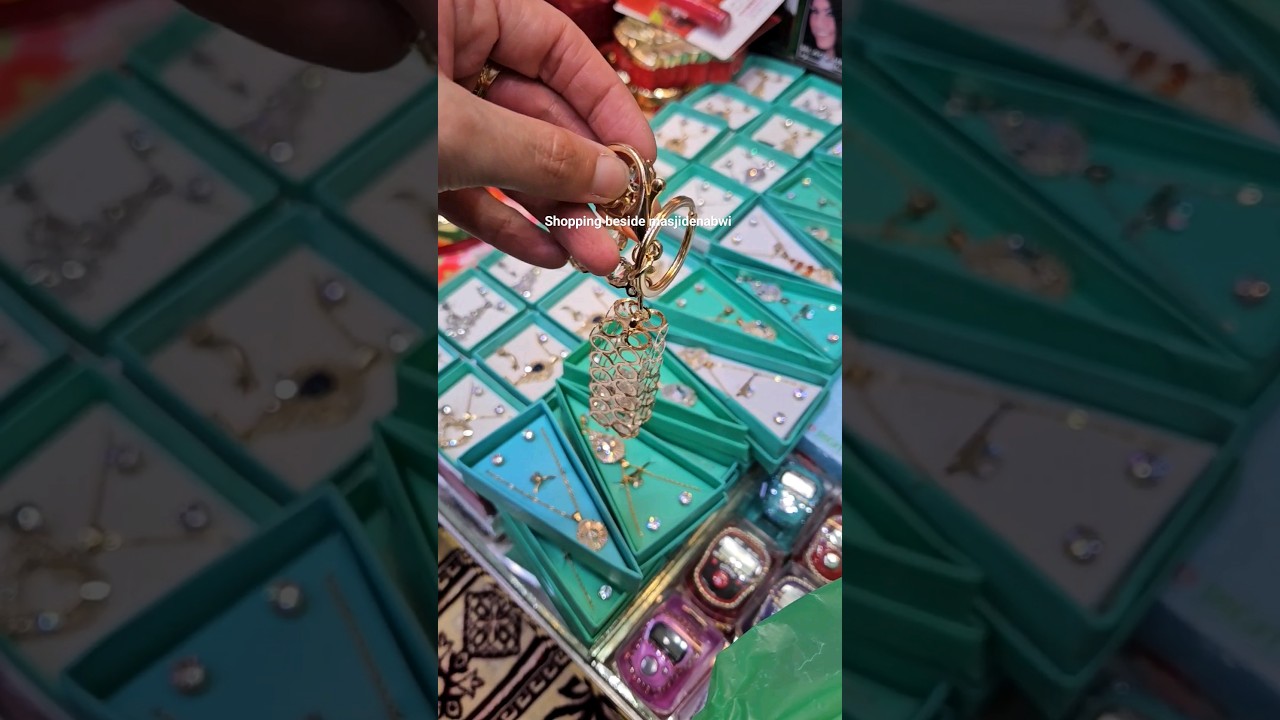 shopping beside Masjidenabwi 