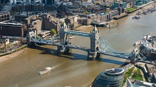 Stunning Approach over London City Airport